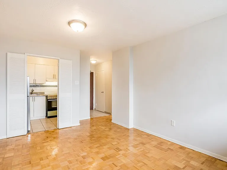33 Eastmount Ave — Photo 11