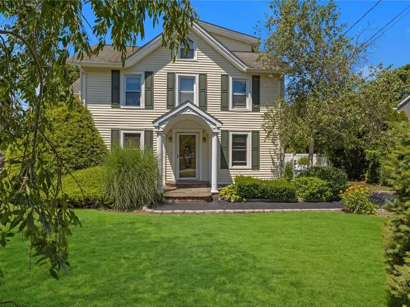 148 Monell Avenue, Islip, NY 11751