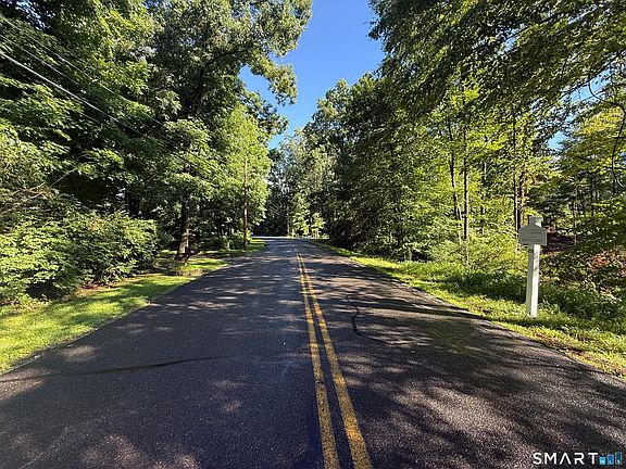 4th image of 215 Old Woodbury Road