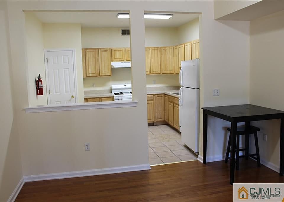 1st image of 231 Pinelli Dr #231