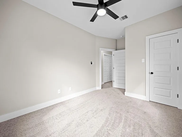 929 Green Meadow Ln #B — Photo 13