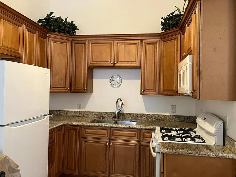3313 Carondelet St #B — Photo 4