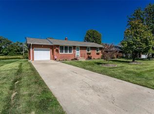 908 Robert Dr, Godfrey, IL 62035