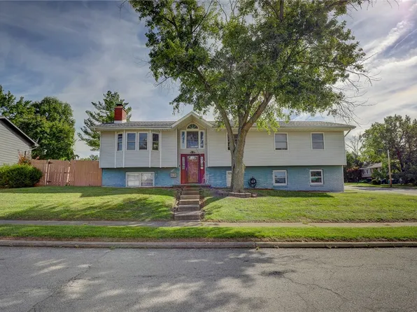 2220 N Longwood Dr, Decatur, IL 62526