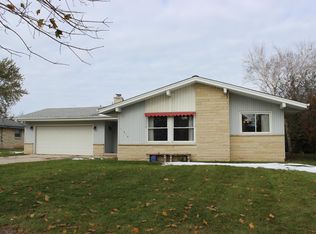 11310 Underwood Ct, Wauwatosa, WI 53226