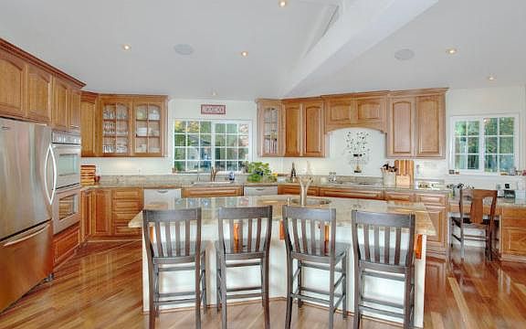 4th image of 305 Sherwood Way