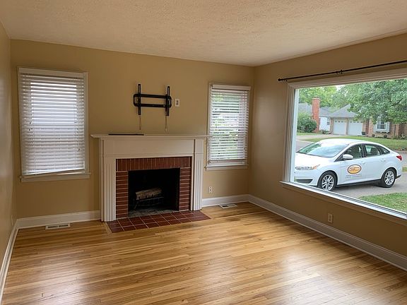 4th image of 2614 E 57th St