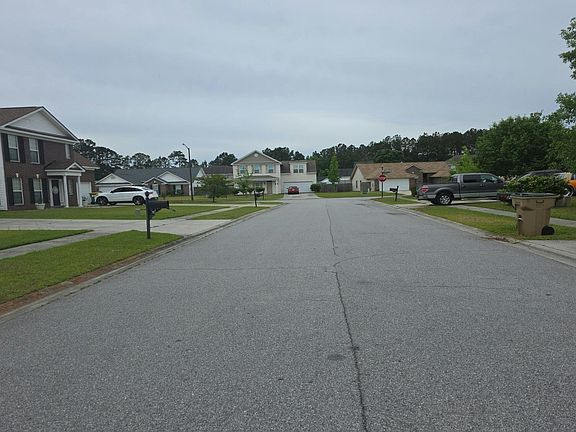 5th image of 202 Standing Pine Cir