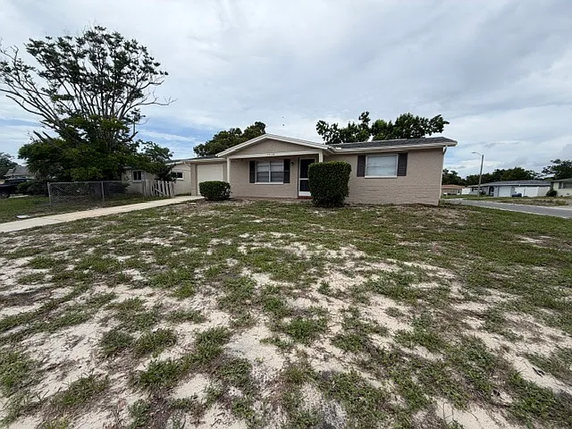 2 bed, 1.5 bath, 936 sqft, $1,400 — Photo 2