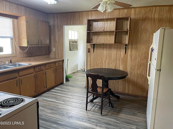 3rd image of 426 Parkwood Terrace