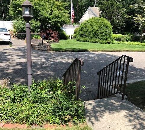 3rd image of 417 Leeward Ave