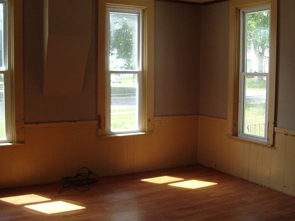 4th image of 203 S Whitley St