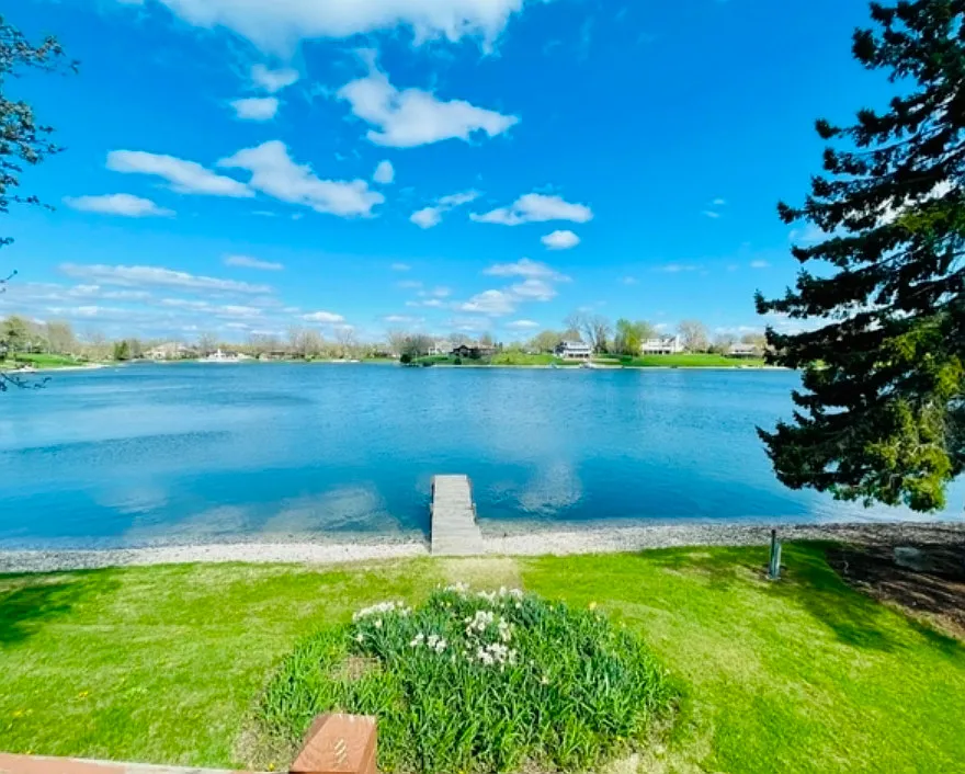 3 bed, 4200 sqft, $5,000 — Photo 2