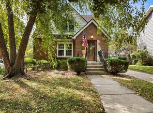 913 W Charles St, Champaign, IL 61821