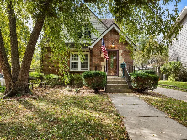 913 W Charles St, Champaign, IL 61821