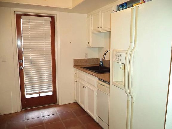 5th image of 1927 E Hampton Ave Unit 166