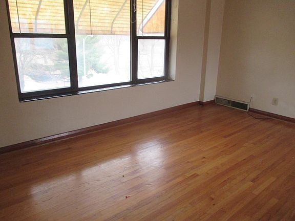 2nd image of 7080 Jamieson Ave APT 5