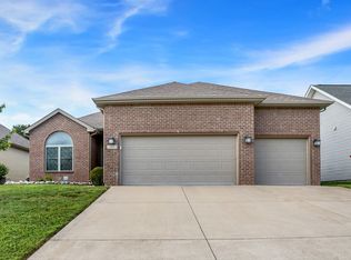 6186 Regency Dr, Columbus, IN 47203