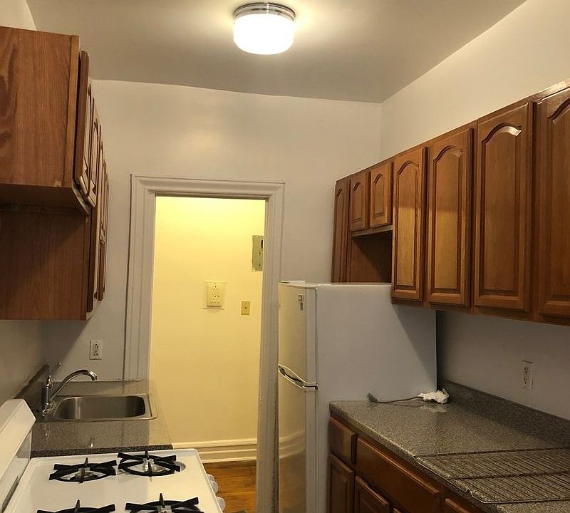 1st image of 49 E 19th St #28