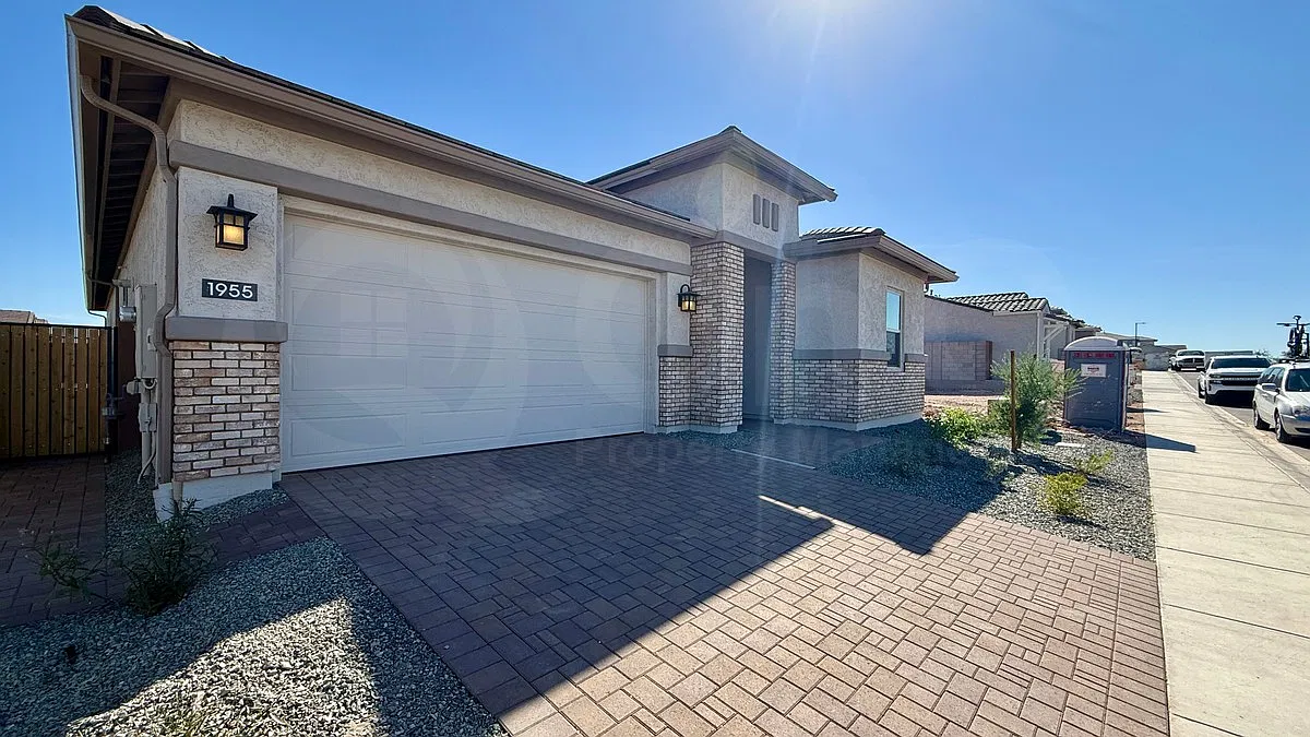 5 bed, 3.5 bath, 2514 sqft, $3,950 — Photo 2