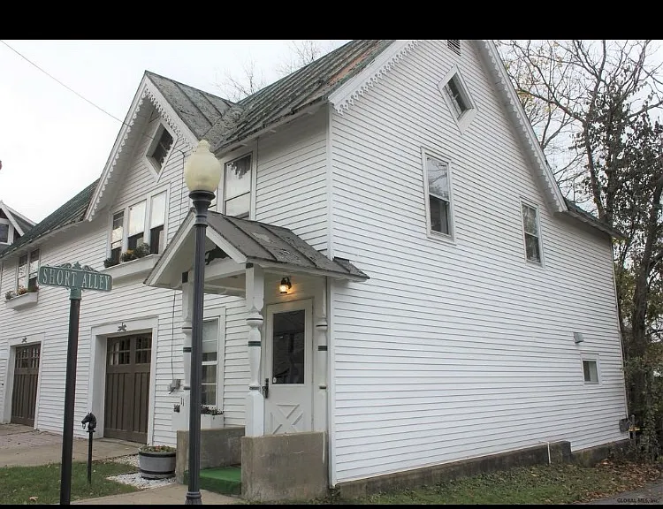 11 Hodgeman St #1 — Photo 1