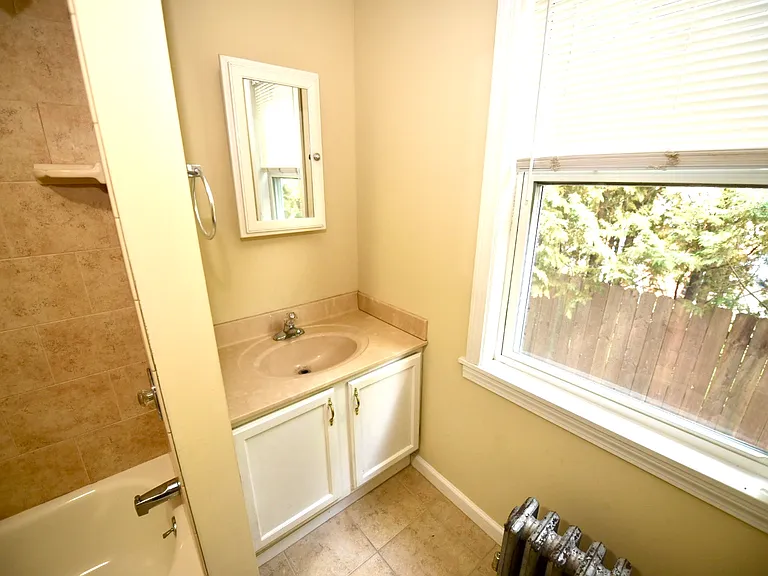 56 Westwood Ave #B — Photo 11