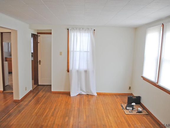 4th image of 138 Hoffman Dr