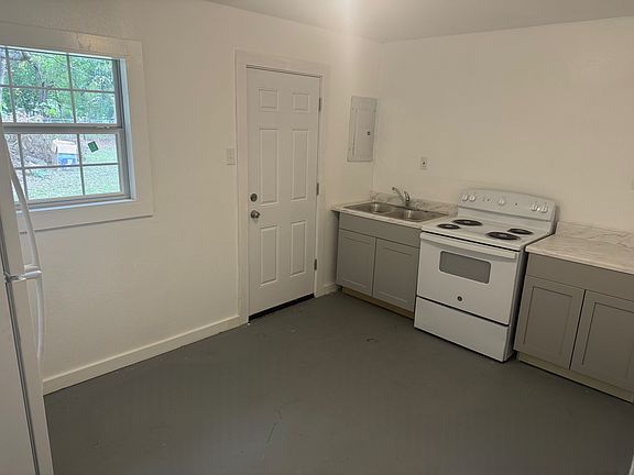 3rd image of 218 Alamo St #218