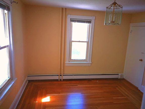 5th image of 221 Lincoln Ave
