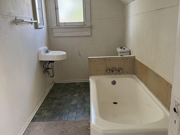 4th image of 9 Hall Ave