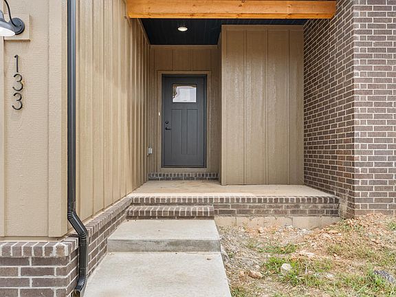 4th image of 212 E Chloe Lane