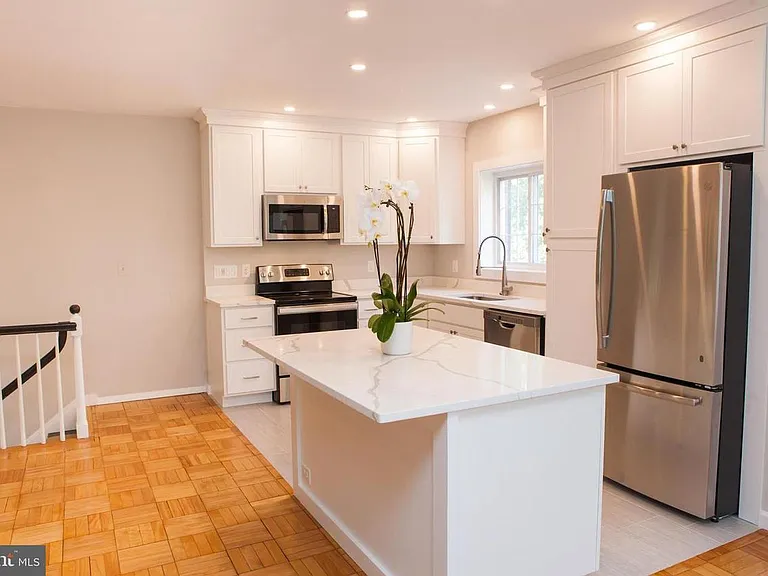 3410 Martha Custis Dr — Photo 5