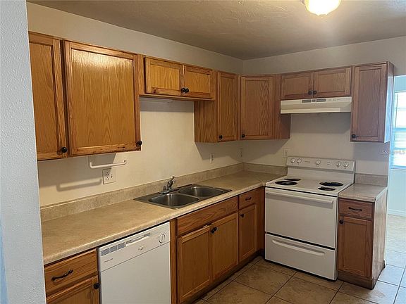 3rd image of 1240 Highland St
