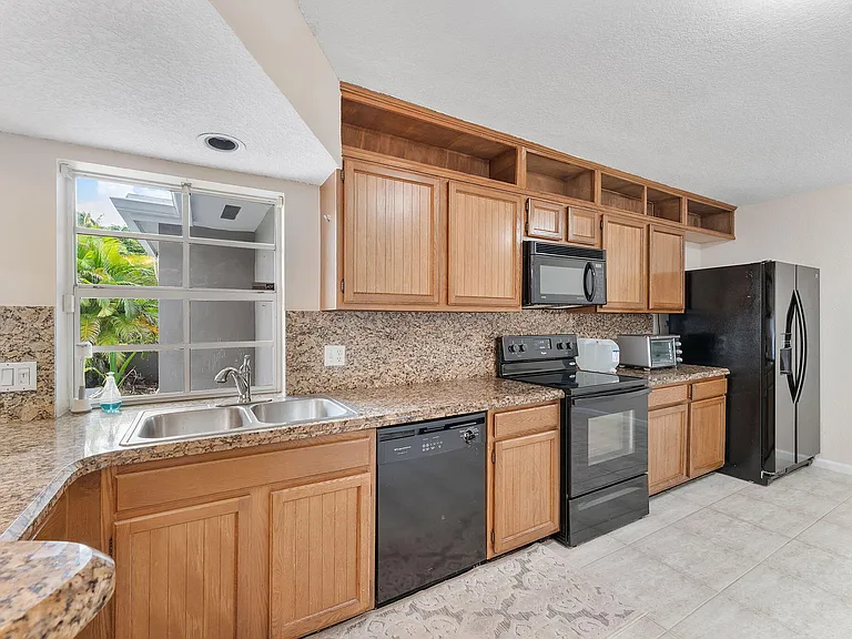 2704 Vision Dr — Photo 4