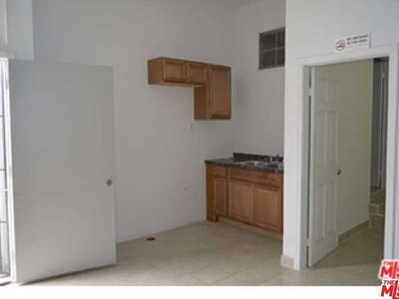 3rd image of 1218 W Florence Ave