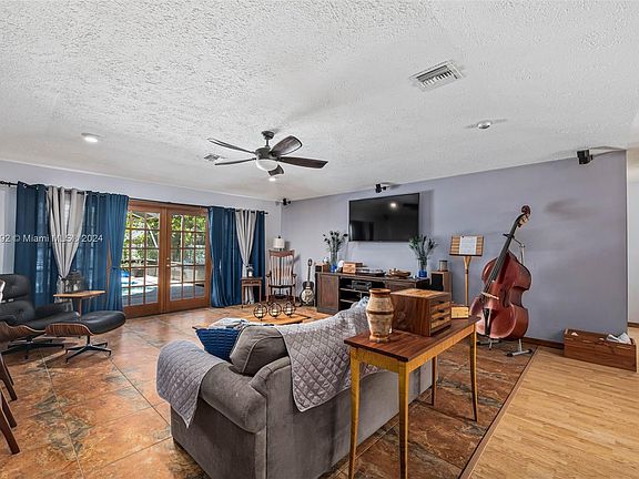 4th image of 100 SE Nash Ct