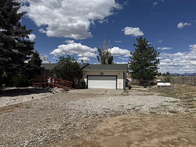 942 Bronco Dr — Photo 3