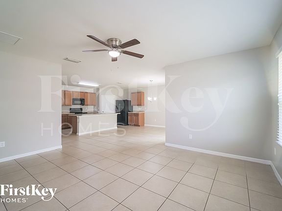 3rd image of 620 SE 1st Pl