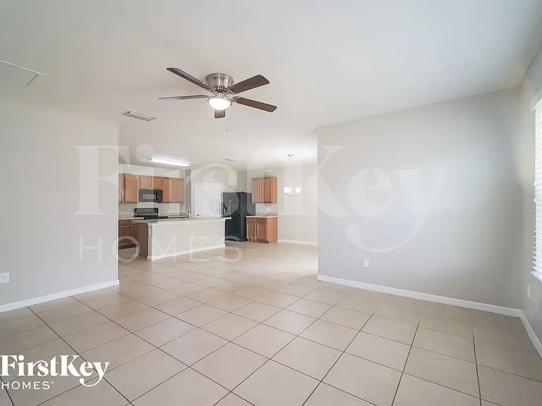 620 SE 1st Pl — Photo 3