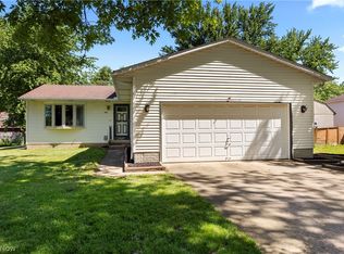 536 Fieldstone Dr, Amherst, OH 44001