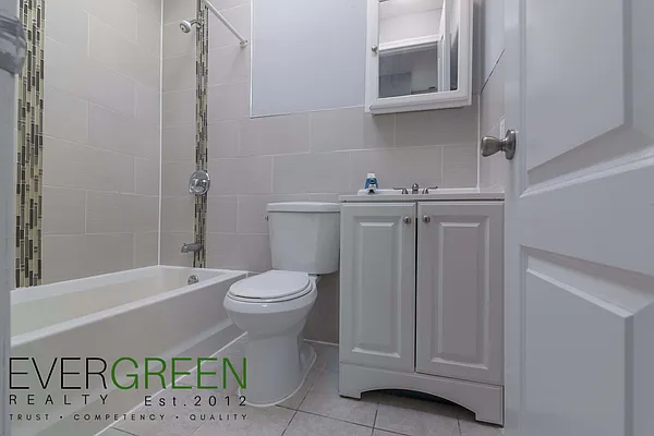Rented by Evergreen Apartments BK | media 8