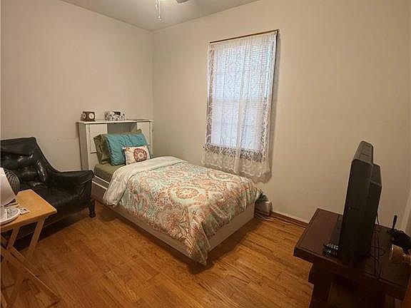3rd image of 223 Thomas St