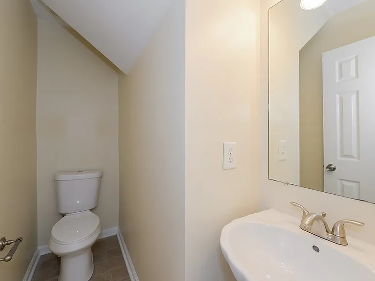 1043 Vanguard Dr — Photo 7