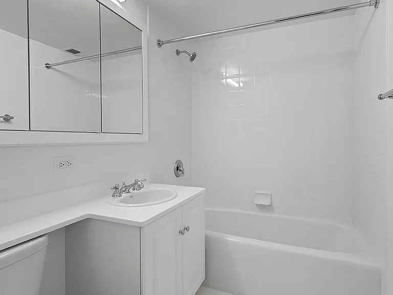 215 E 68th St #17-V — Photo 6