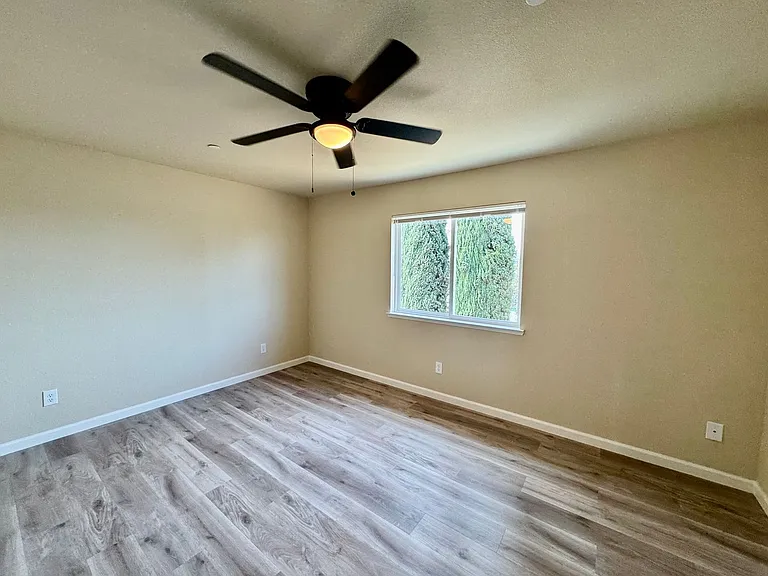 677 Illinois Ave #1 — Photo 9