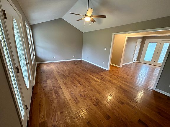 4th image of 1057 Caroline Dr