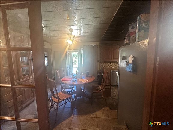 3rd image of 903 Chalk St