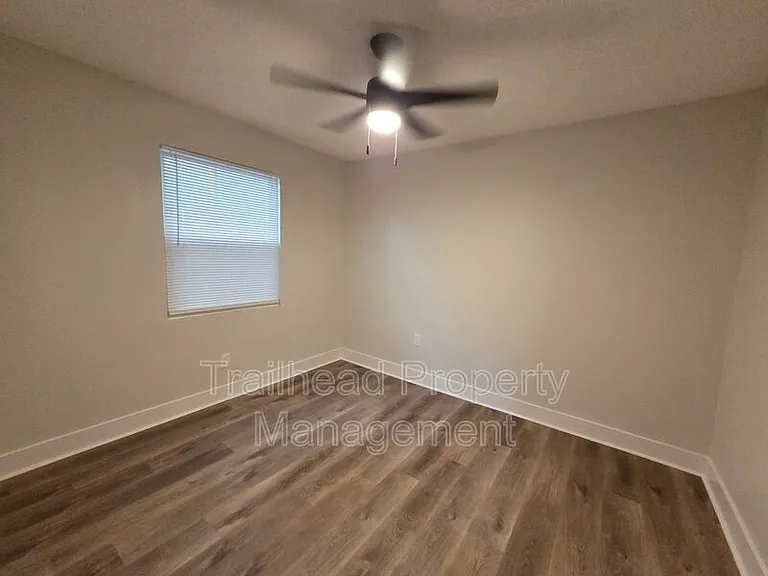 1107 W 40th St #1 — Photo 13