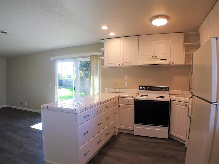 28 Santos Way — Photo 5