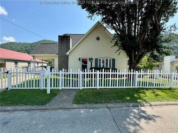 3116 Maple St, Shrewsbury, WV 25015